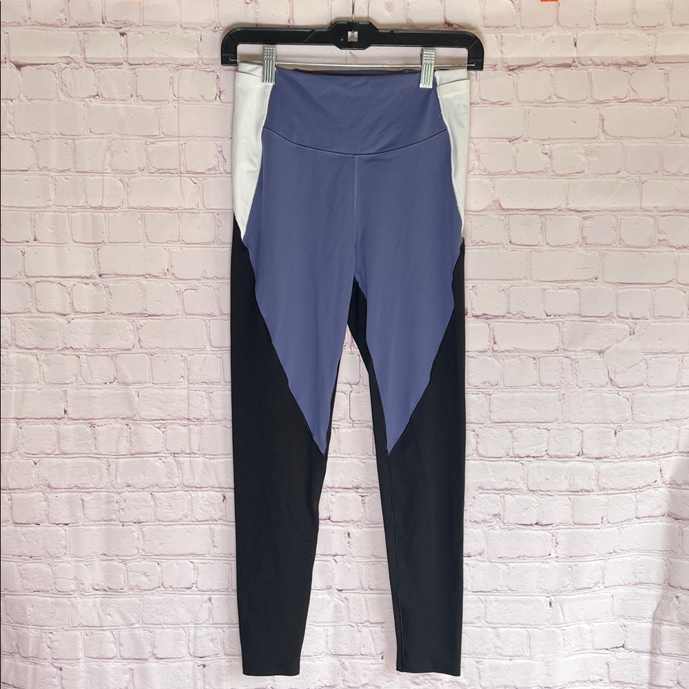 Victoria's Secret Athletic Leggings Woman’s Size 8‎